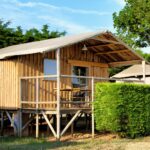 cabane lodge bois sur pilotis camping correze